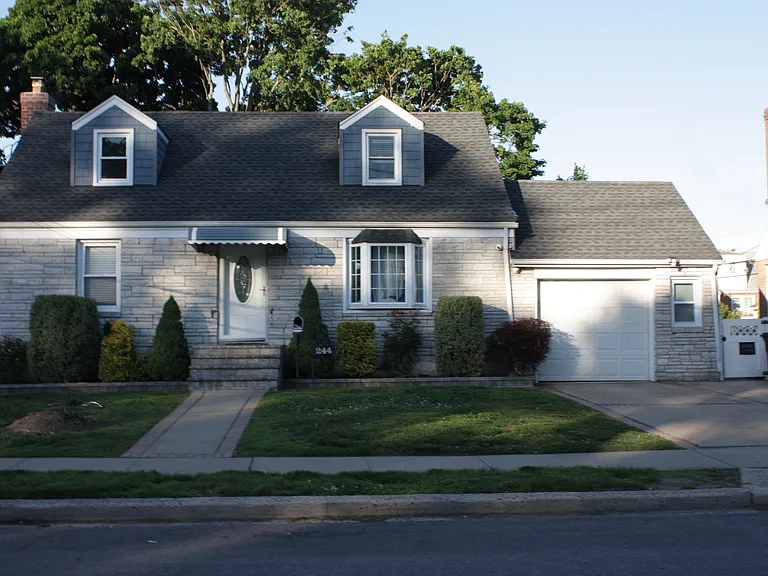 244 Lawrence St #1 — Photo 2