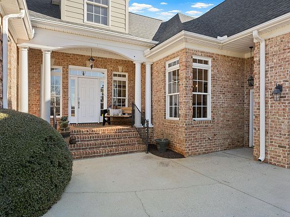 3rd image of 2 Hunters Landing Dr