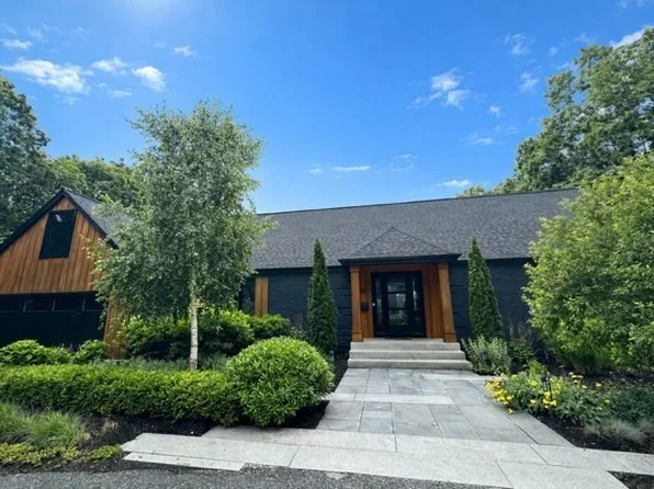 22 Cranmore Rd, Wellesley, MA 02481