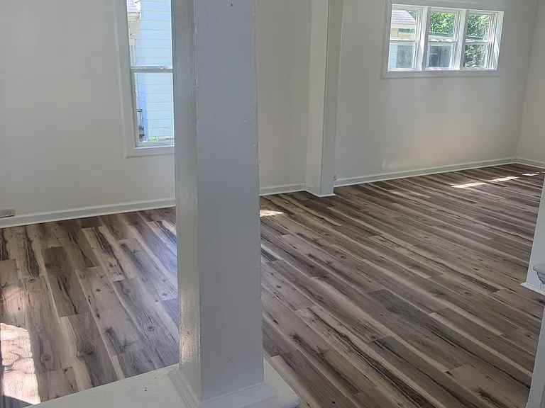 218 Goguac St W — Photo 4