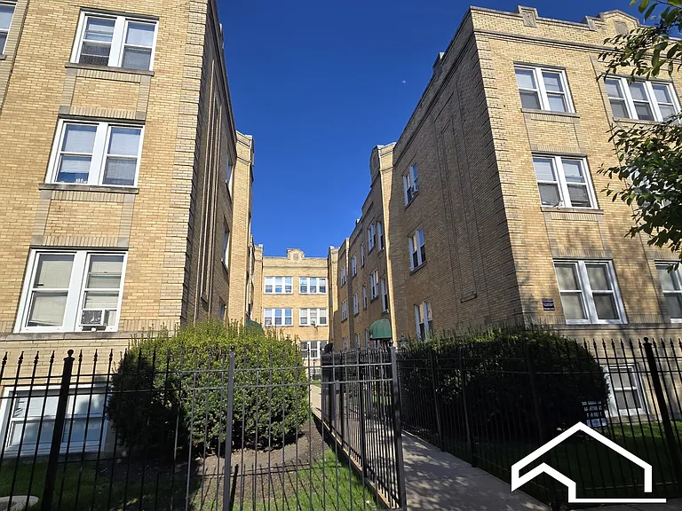 4047 N Mozart St #2W — Photo 2