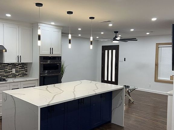 3rd image of 213 W Avenue G
