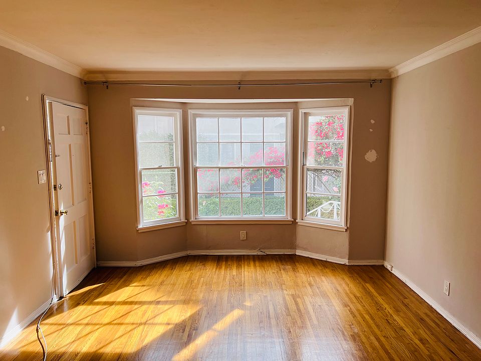 1st image of 221 S Elm Dr #3/4