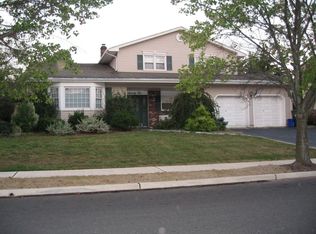 72 Creamer Dr, Sayreville, NJ 08872