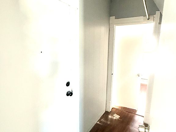 2nd image of 909 Oak St #2