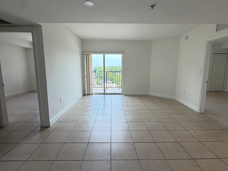 6357 SW 8th St #606 — Photo 6