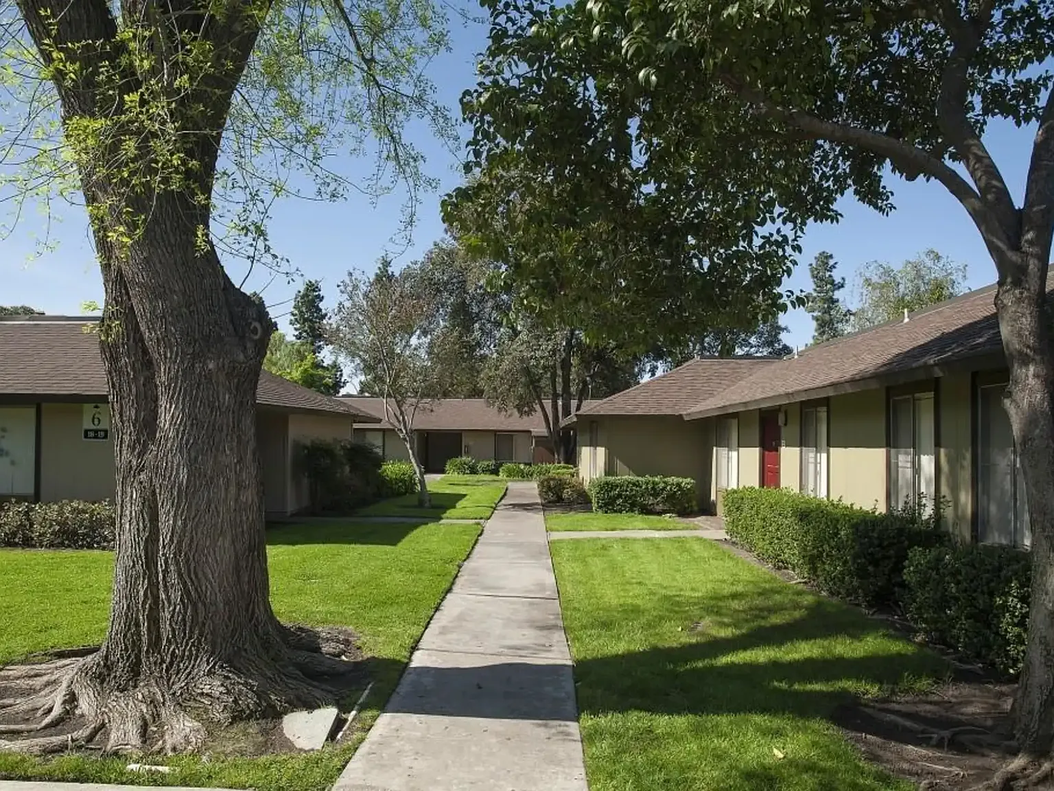 Oakwood Apartments — Photo 4