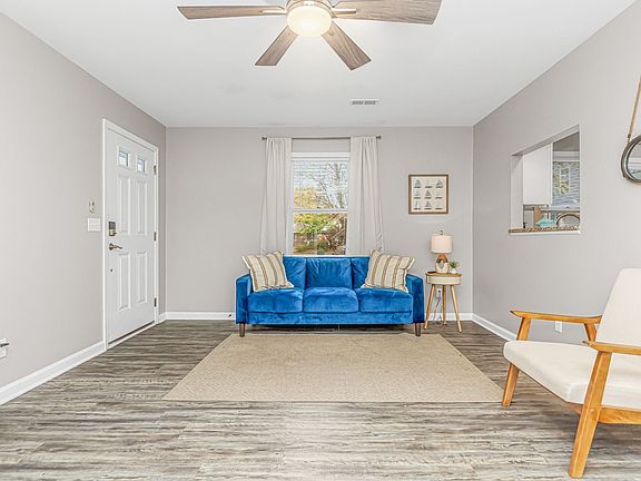 5th image of 403 71st Ave N #1