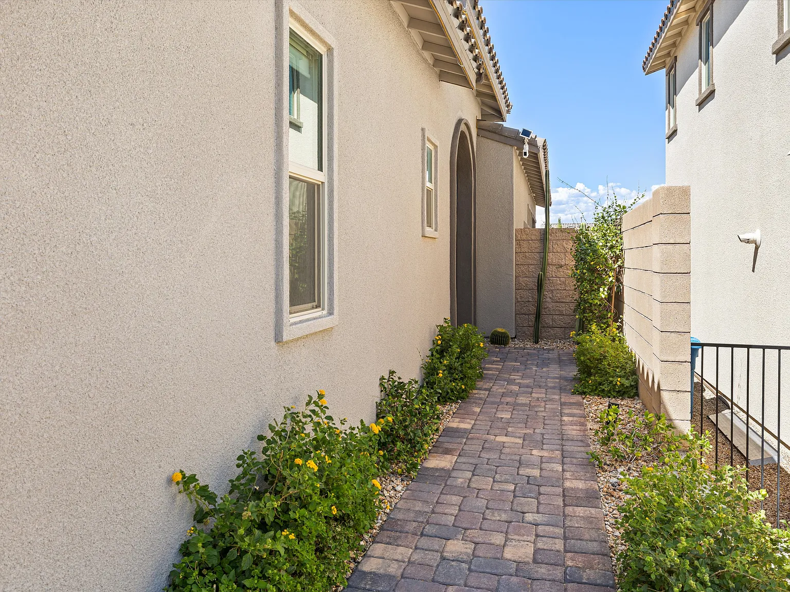3 bed, 1717 sqft, $2,800 — Photo 3
