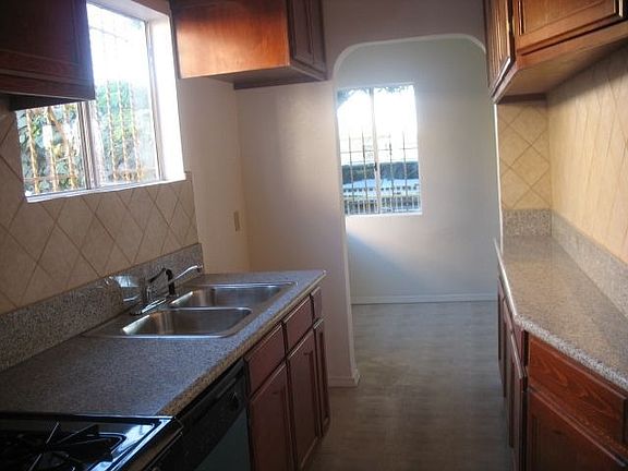 KITCHEN-DINING COMBO