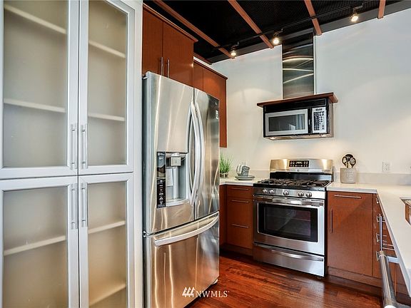 Welcome in to the kitchen with stainless appliances and beautiful hardwoods. 
