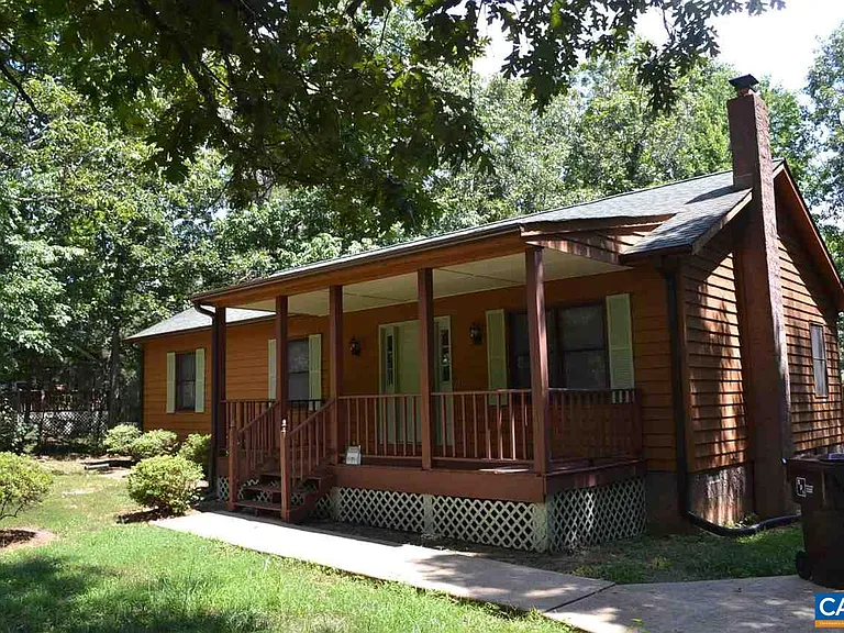 15 Englewood Dr — Photo 3