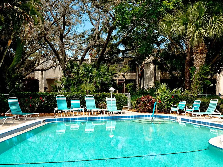 401 Palm Tree Dr — Photo 47