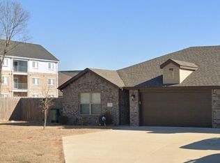 400 Rineel Ave, Centerton, AR 72719