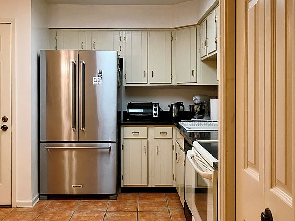 Eat-In Kitchen 13x12