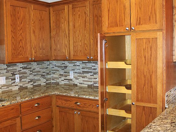 5th image of 605 Persimmon Ct