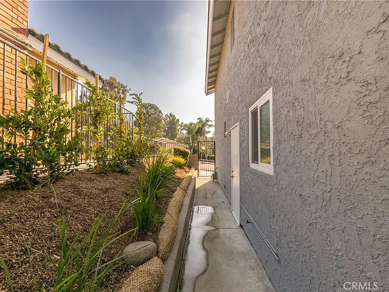 980 S Loyola Dr — Photo 46