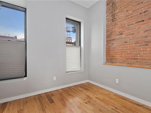 4th image of 240A Vernon Ave APT 2R