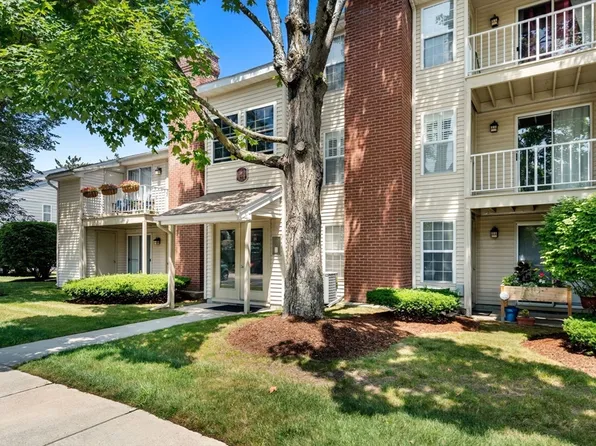 14 Walden Dr APT 4, Natick, MA 01760