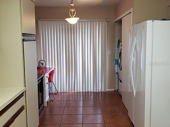 5th image of 564 Albany Pl