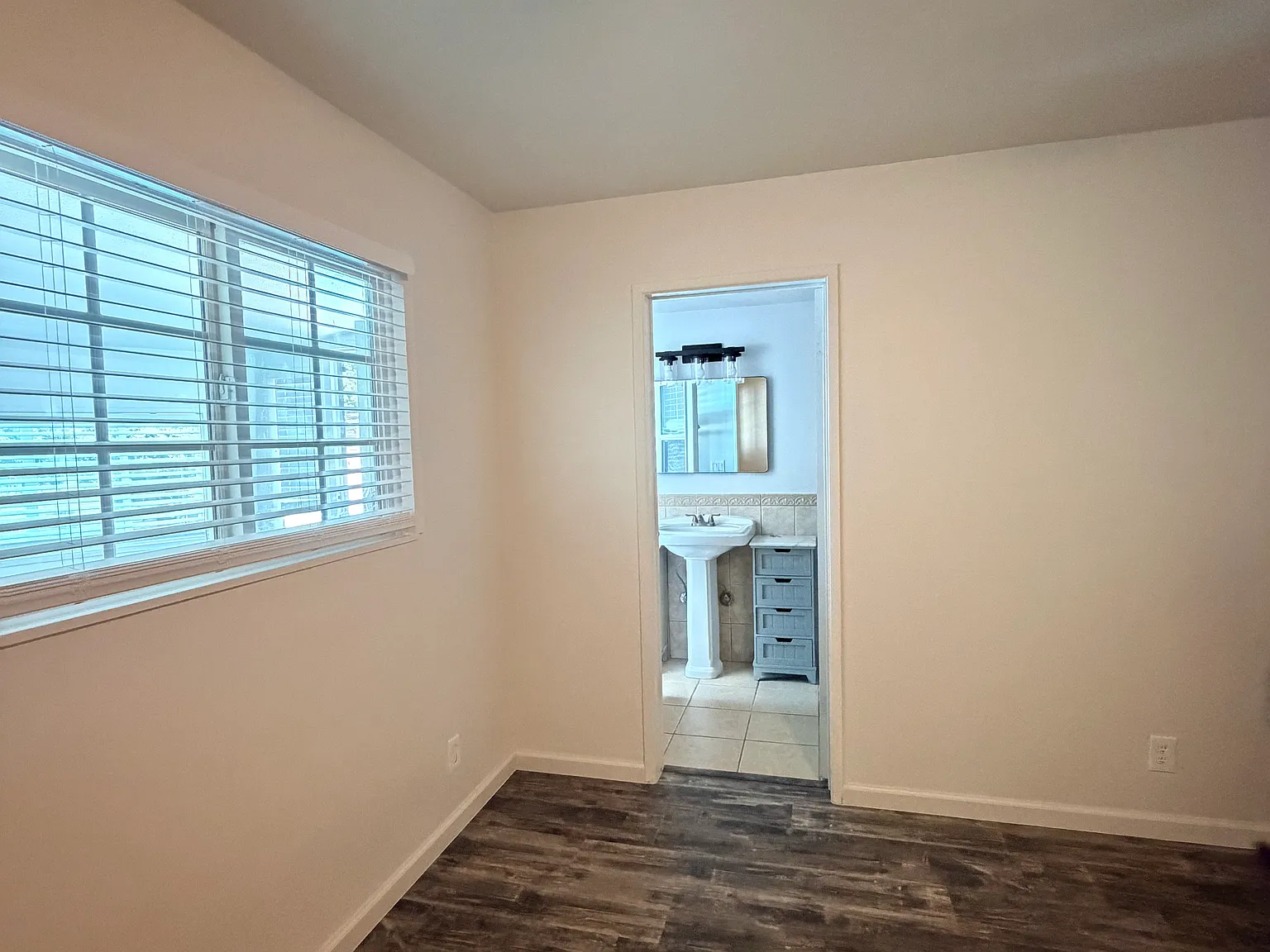 4 bed, 1633 sqft, $1,400 — Photo 3