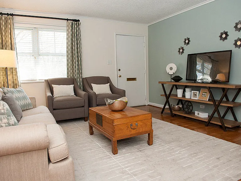 Glen Lennox Apartments — Photo 9