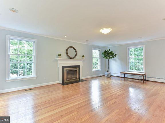 5th image of 1217 Warrington Pl
