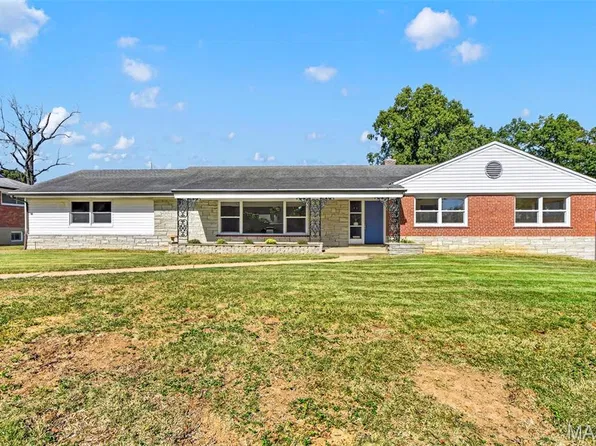 7 Biritz Dr, Saint Louis, MO 63137