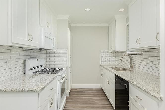 1st image of 503 Avondale Ln