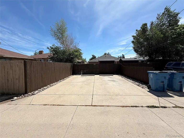 1687 Moline St — Photo 17