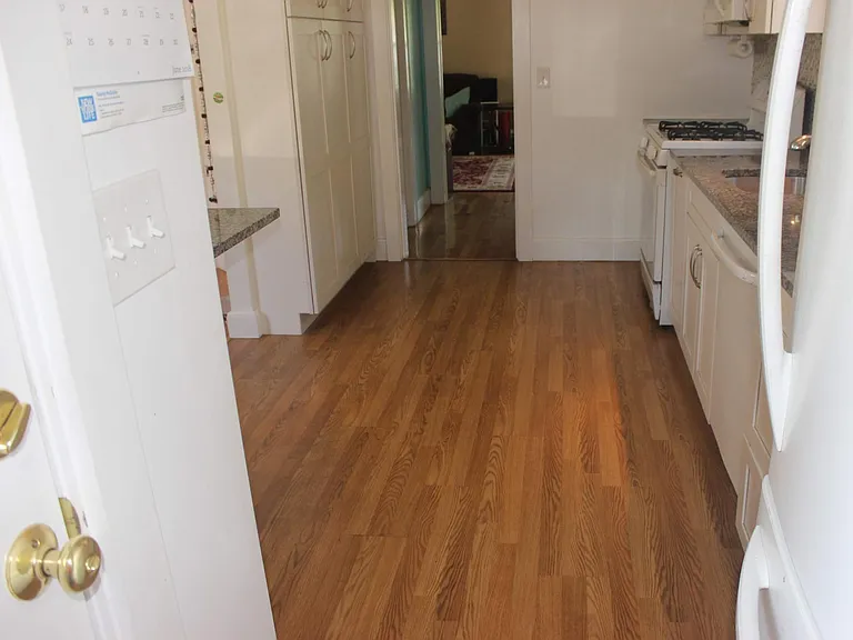 Additional kitchen entrance on left side can be seen.