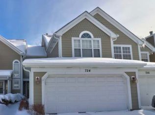 724 Kingsbridge Dr, Carol Stream, IL 60188
