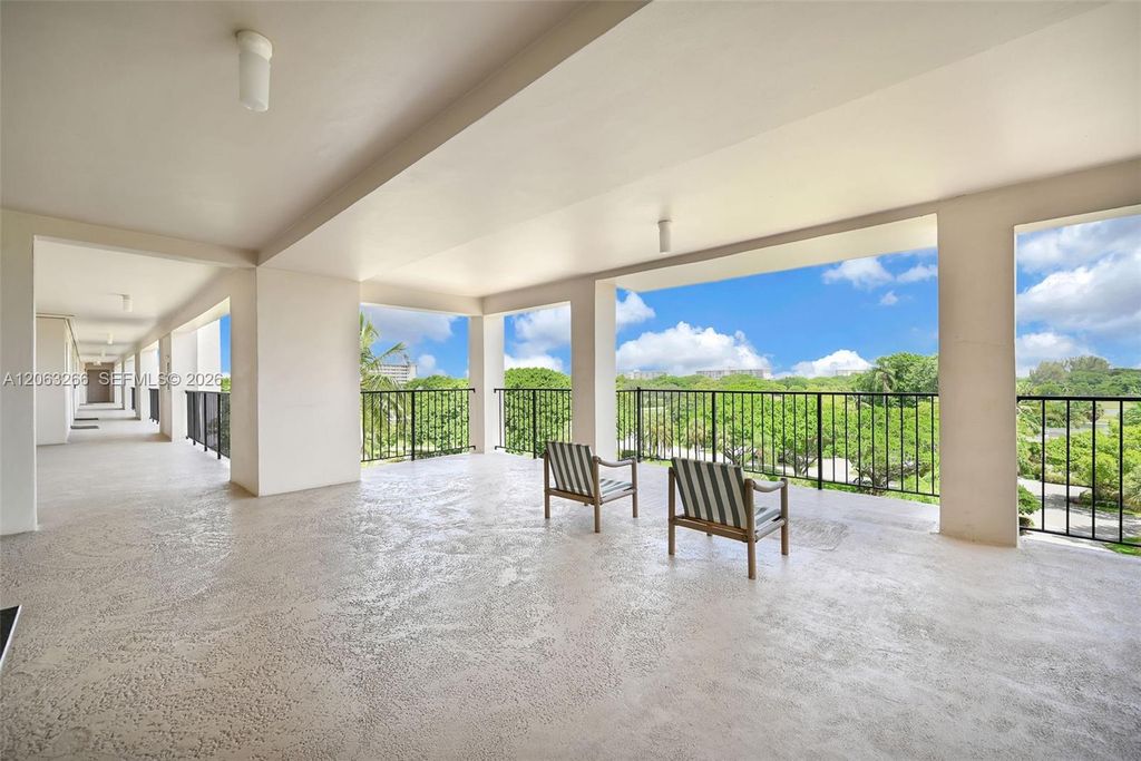3200 N Palm Aire Dr APT 610, photo 5
