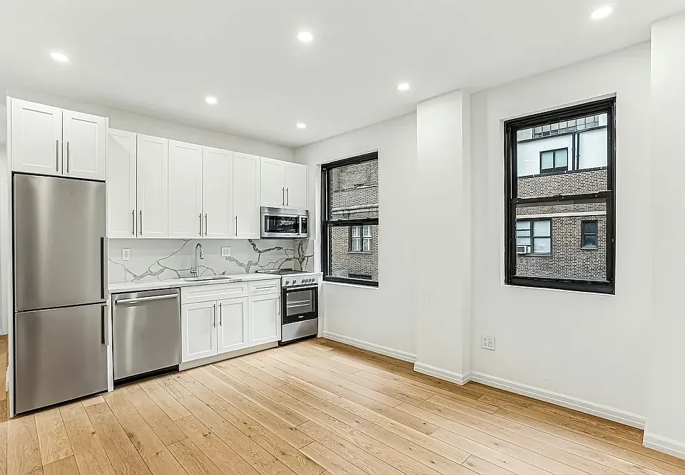 160 E 48th St #13Y2