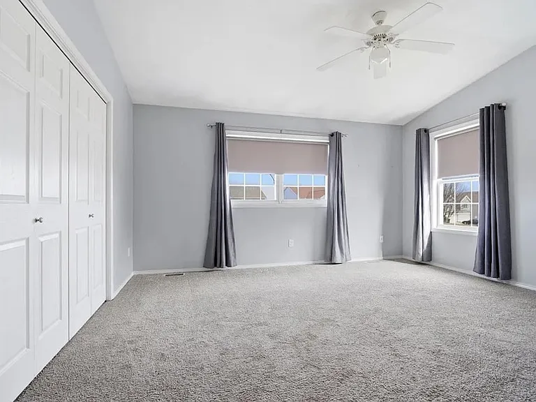 2719 Gill St — Photo 3