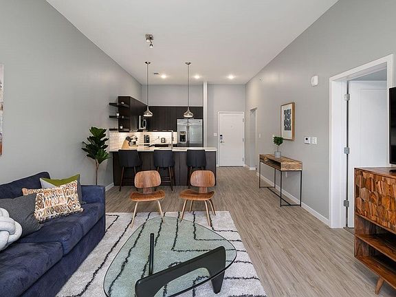 2nd image of 5100 Oak St #625