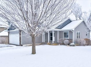 6500 Pheasant Hollow Rd SW, Cedar Rapids, IA 52404