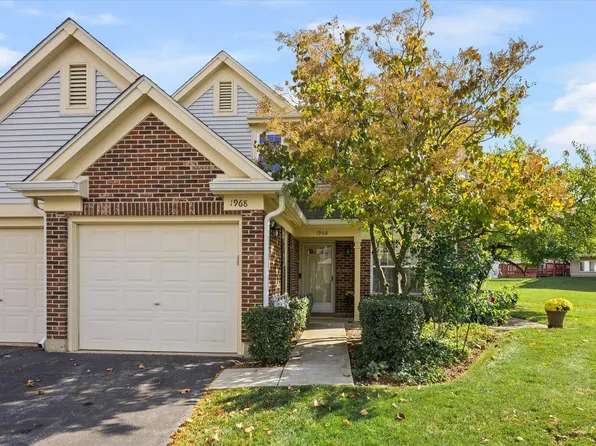 1968 Quaker Hollow Ln, Streamwood, IL 60107