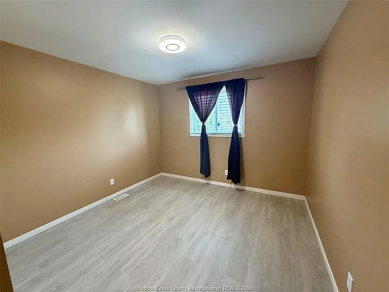1484 Border Cres — Photo 12