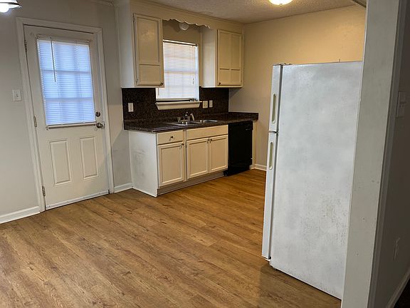 2nd image of 7343 Antioch Rd