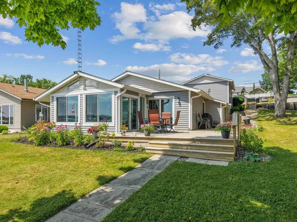 300 Lane 280a Hamilton Lk, Hamilton, IN 46742