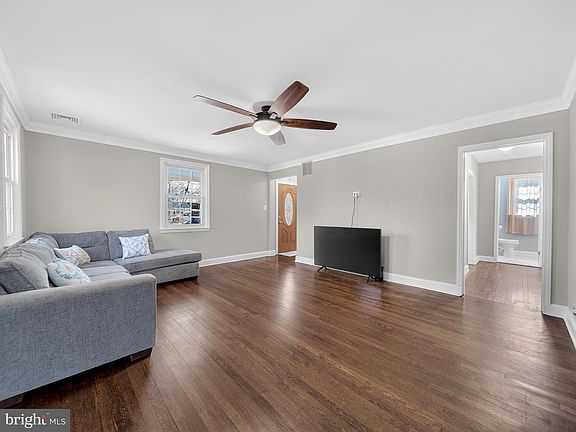 5th image of 1815 Bonifant Rd