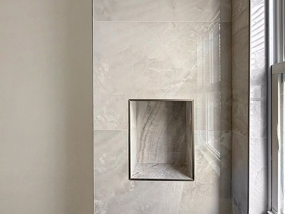 5th image of 132 Bayview Ave #2
