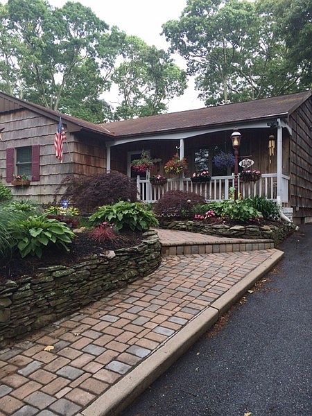 1st image of 18 Sheffield Ln