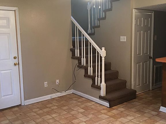 2nd image of 817 Brooks Blvd #A