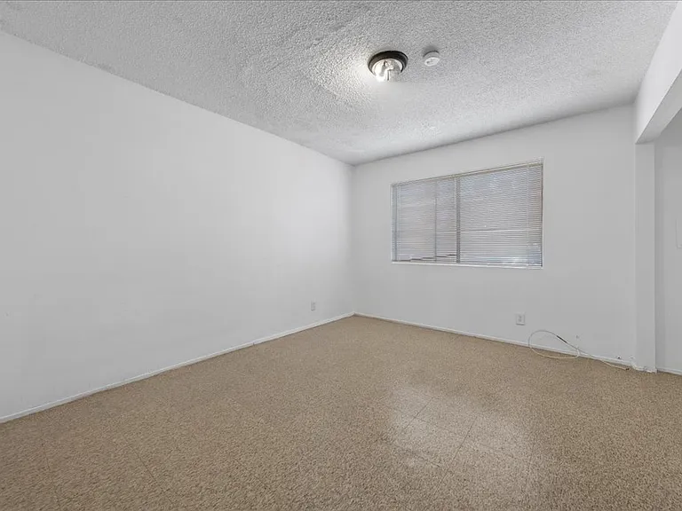 521 S Maryland Pkwy #A16 — Photo 4