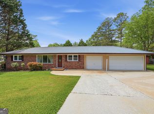 1226 Skyline Dr, Toccoa, GA 30577