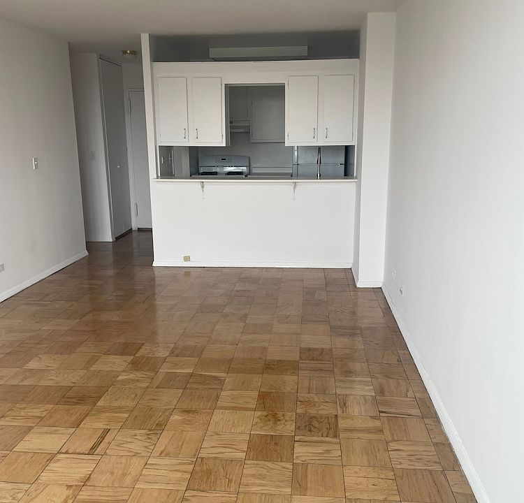 1st image of 200 E 72nd St APT 34M