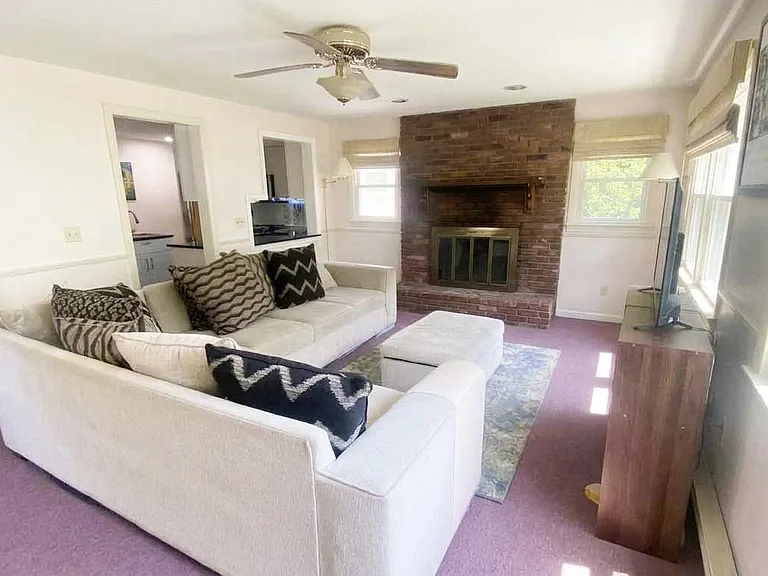 10 Pine Tree Ln — Photo 2