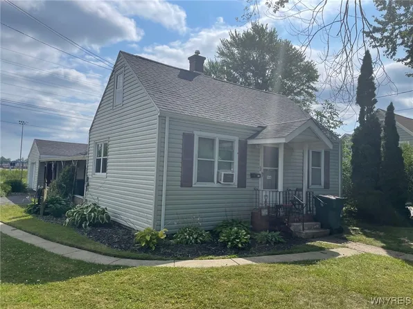 32 Oakwood Ter, North Tonawanda, NY 14120